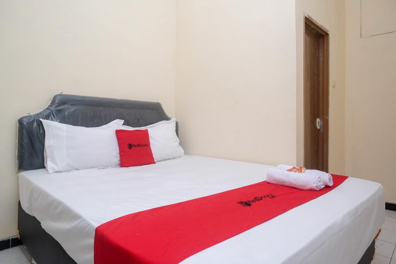 Reddoorz Near Plaza Ambarrukmo Yogyakarta Hotel Maguwo Bagian luar foto