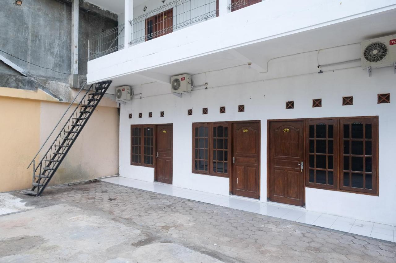 Reddoorz Near Plaza Ambarrukmo Yogyakarta Hotel Maguwo Bagian luar foto