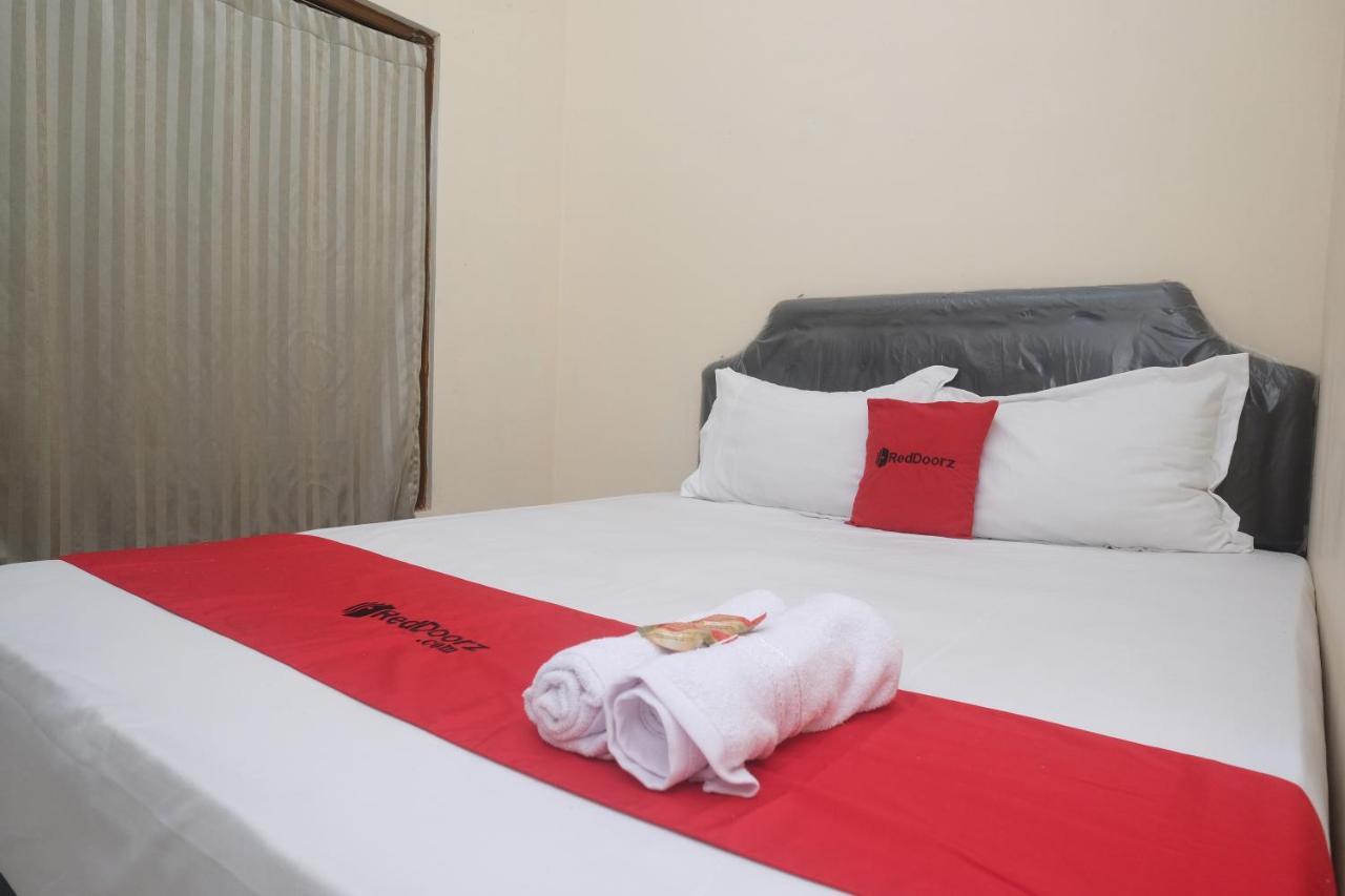 Reddoorz Near Plaza Ambarrukmo Yogyakarta Hotel Maguwo Bagian luar foto